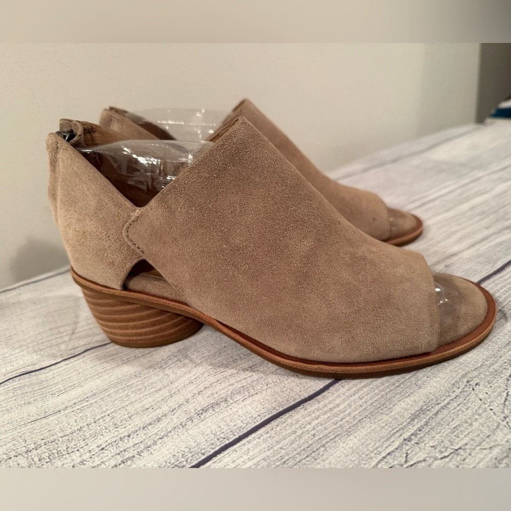 SOFFT Tan Mules with Comfortable Fit and Stylish Design/size 7